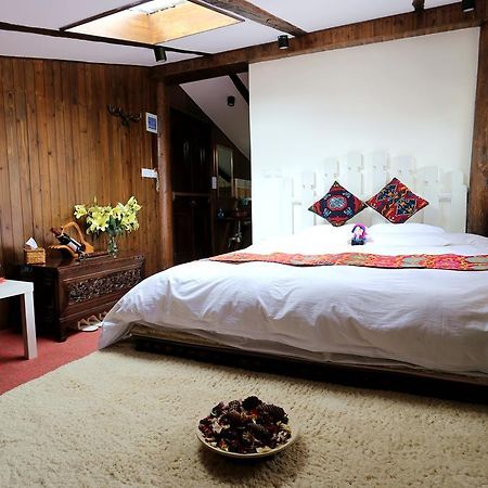 Shangri-La mid - mountain homestay Bagian luar foto