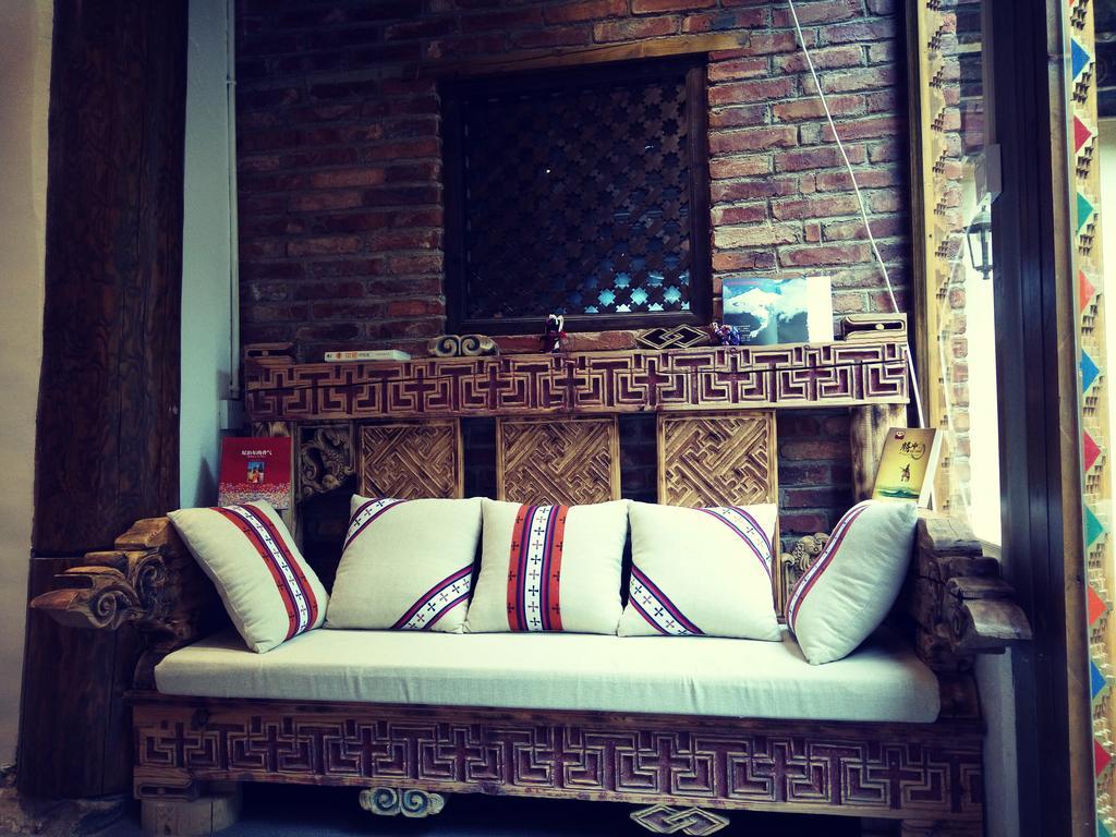 Shangri-La mid - mountain homestay Bagian luar foto