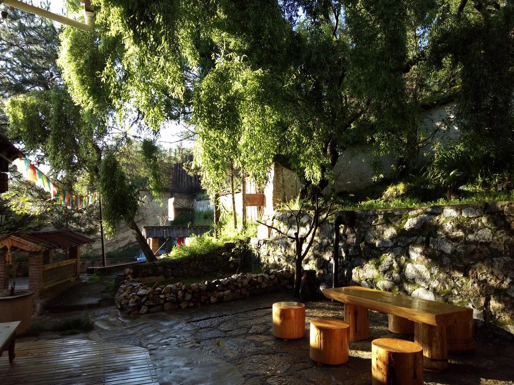 Shangri-La mid - mountain homestay Bagian luar foto