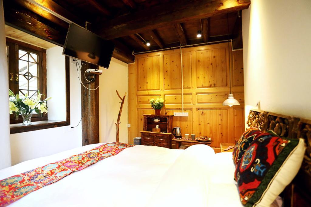 Shangri-La mid - mountain homestay Bagian luar foto