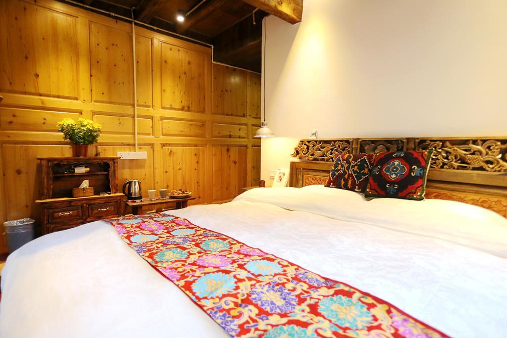 Shangri-La mid - mountain homestay Bagian luar foto