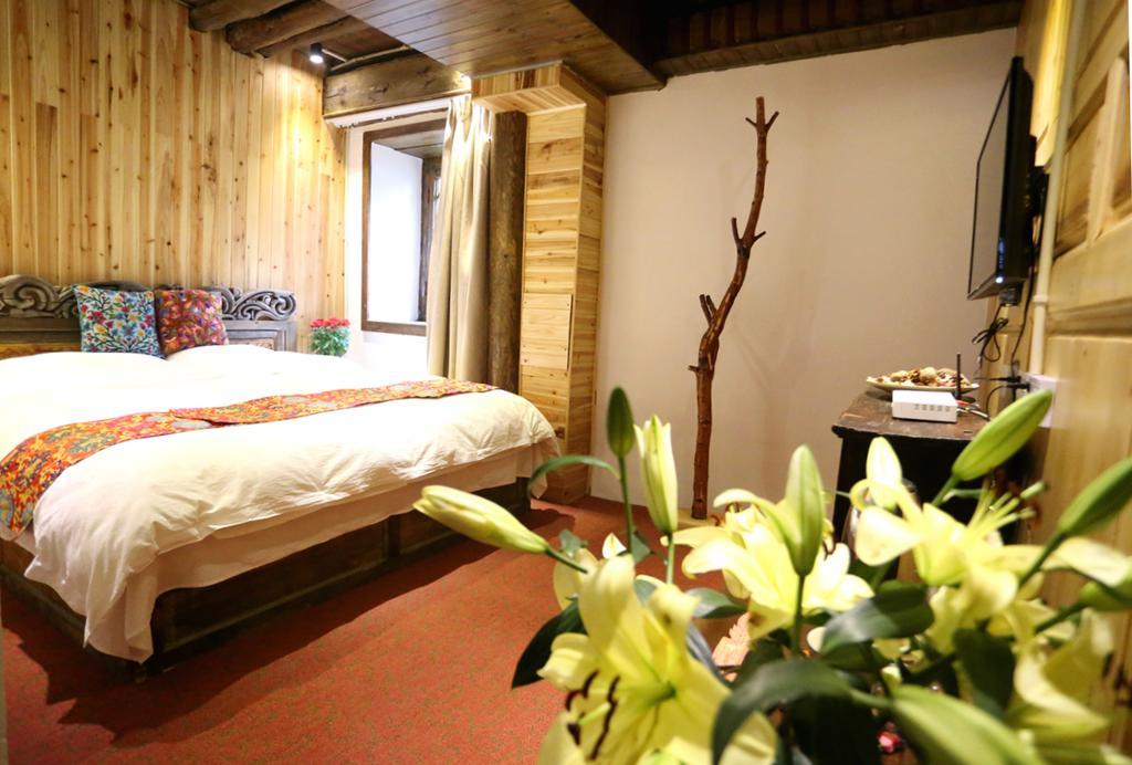 Shangri-La mid - mountain homestay Bagian luar foto