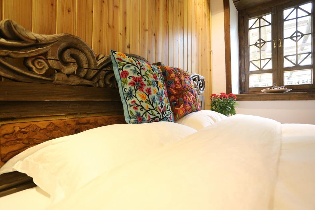 Shangri-La mid - mountain homestay Bagian luar foto