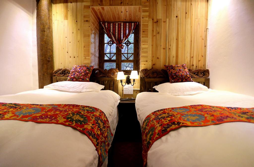 Shangri-La mid - mountain homestay Bagian luar foto
