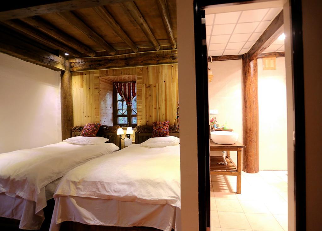 Shangri-La mid - mountain homestay Bagian luar foto