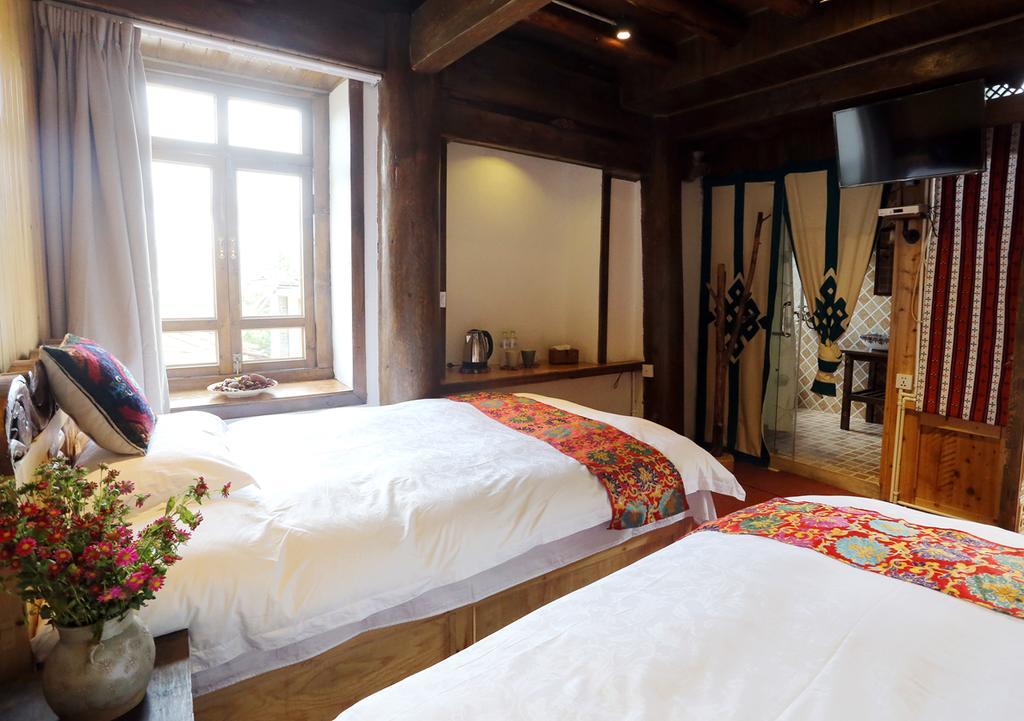 Shangri-La mid - mountain homestay Bagian luar foto