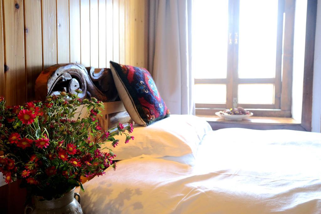 Shangri-La mid - mountain homestay Bagian luar foto