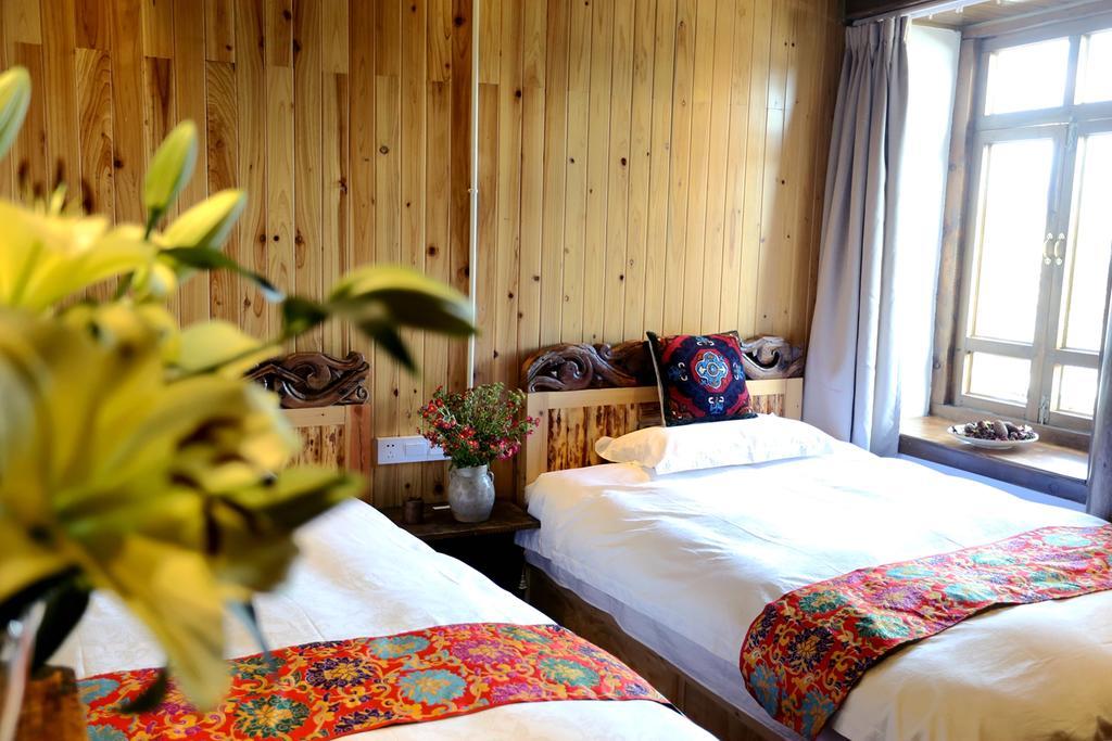 Shangri-La mid - mountain homestay Bagian luar foto