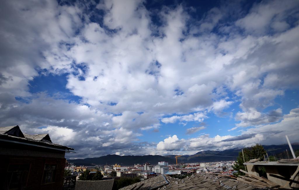 Shangri-La mid - mountain homestay Bagian luar foto