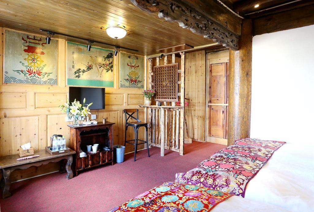 Shangri-La mid - mountain homestay Bagian luar foto