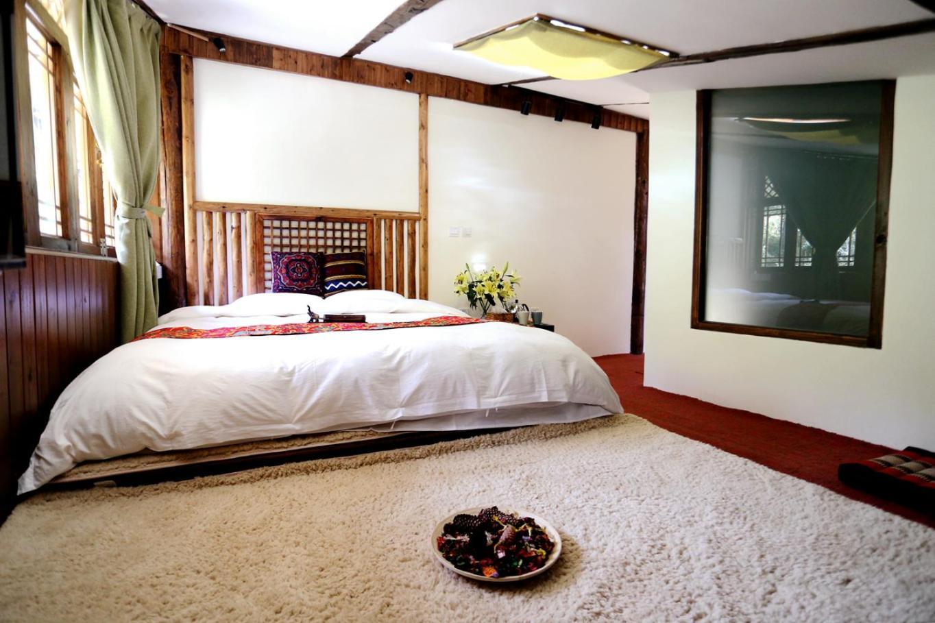 Shangri-La mid - mountain homestay Bagian luar foto