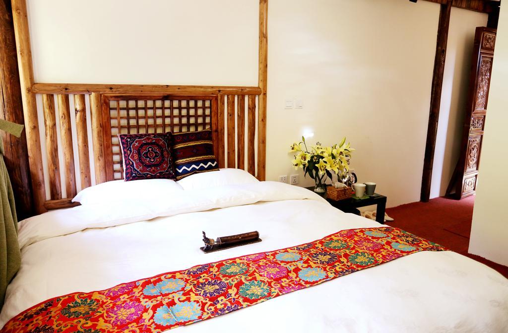 Shangri-La mid - mountain homestay Bagian luar foto