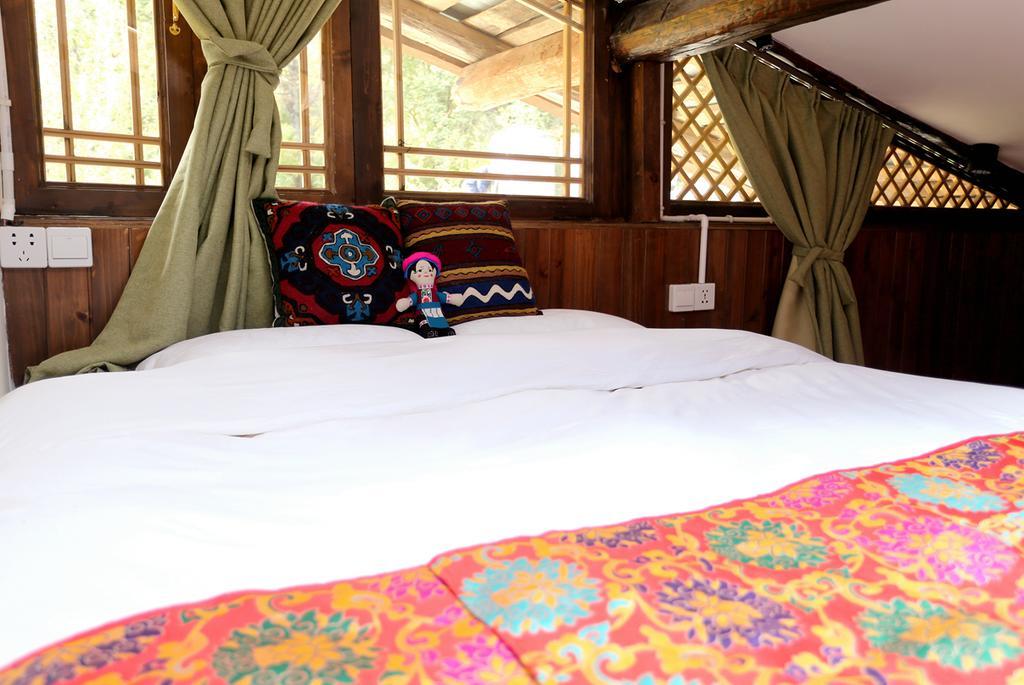 Shangri-La mid - mountain homestay Bagian luar foto