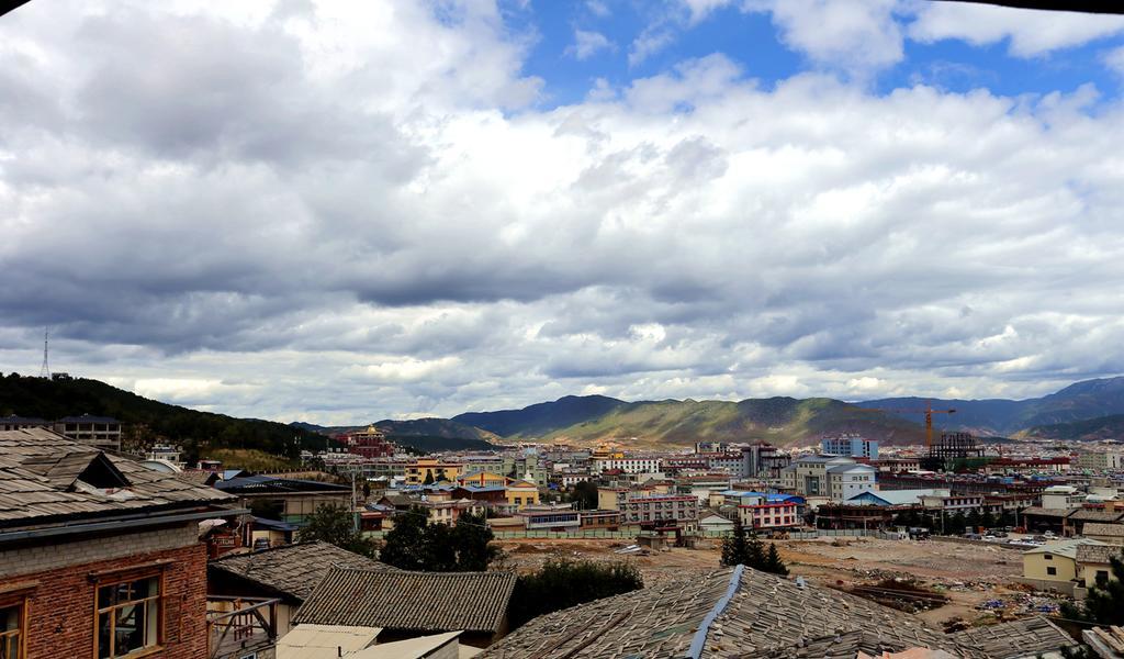 Shangri-La mid - mountain homestay Bagian luar foto