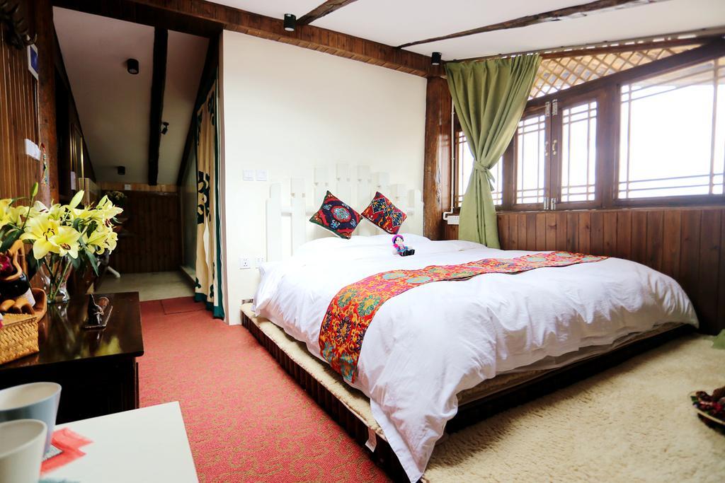 Shangri-La mid - mountain homestay Bagian luar foto