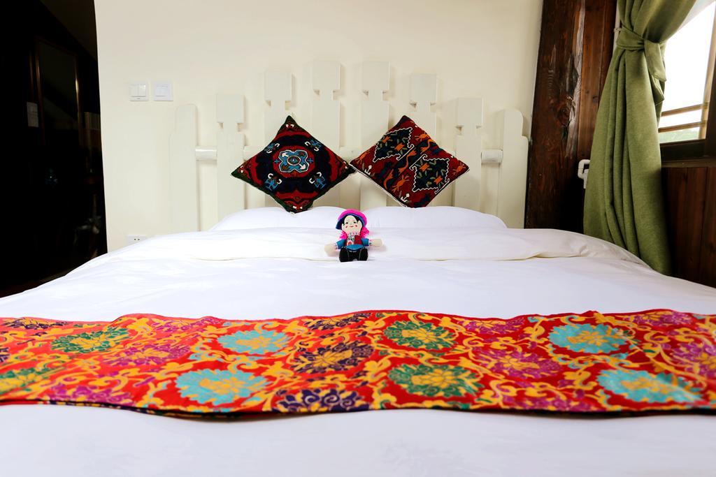 Shangri-La mid - mountain homestay Bagian luar foto